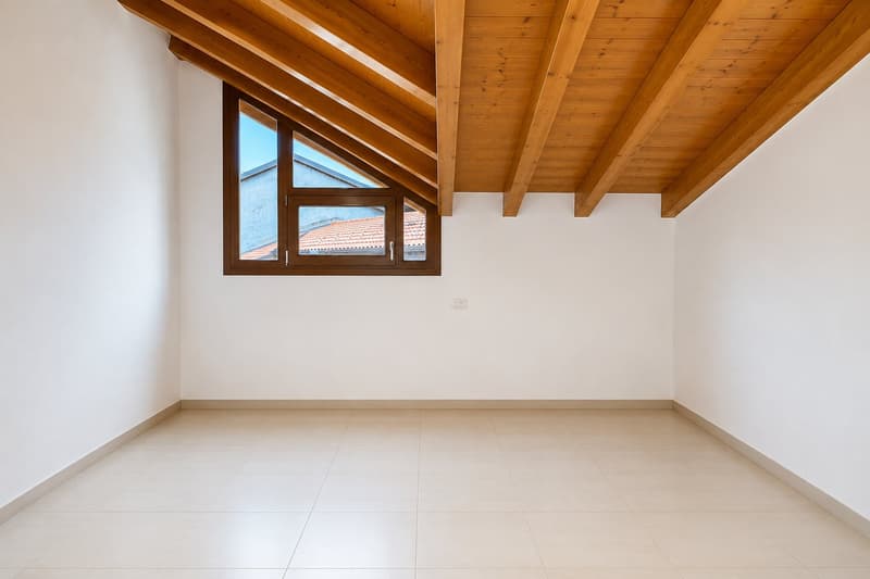 MODERNO APPARTAMENTO ARREDATO DI 3,5 LOCALI CON BALCONE (4)