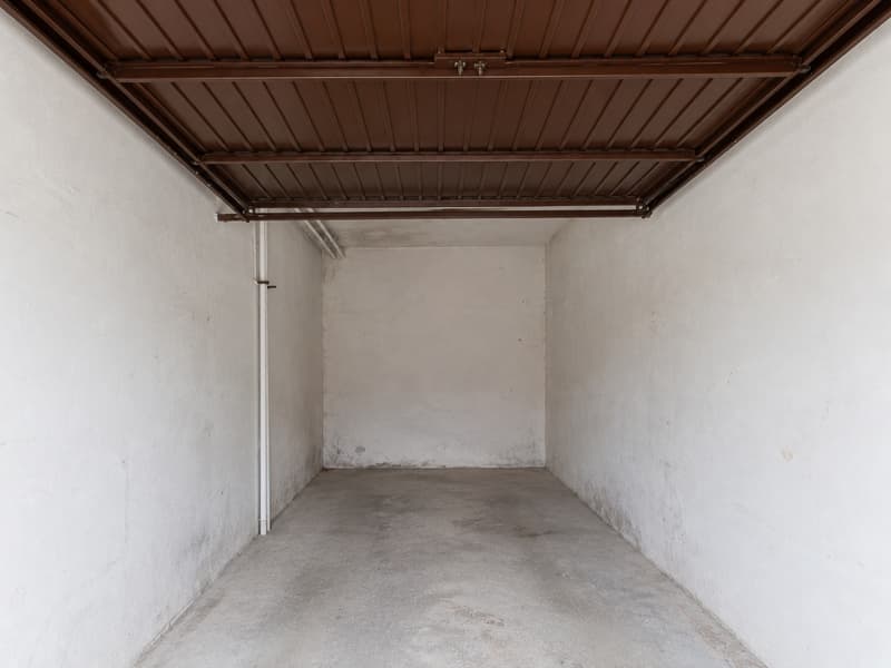 AMPIA CASA BIFAMILIARE CON VISTA APERTA, GIARDINO E BOX AUTO (25)