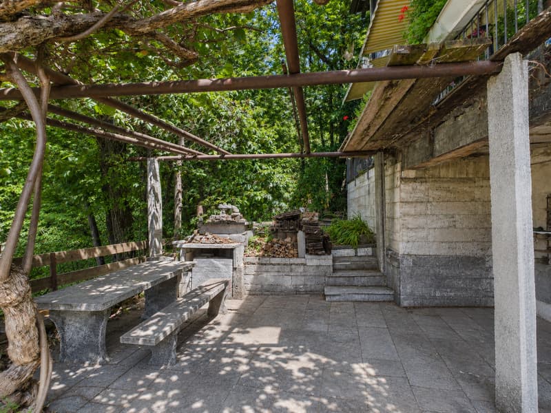 AMPIA CASA BIFAMILIARE CON VISTA APERTA, GIARDINO E BOX AUTO (11)