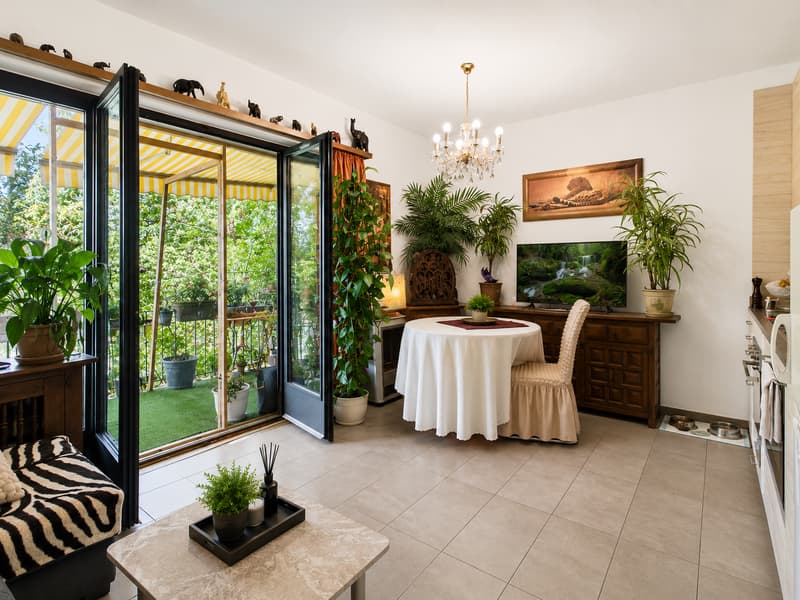 AMPIA CASA BIFAMILIARE CON VISTA APERTA, GIARDINO E BOX AUTO (4)