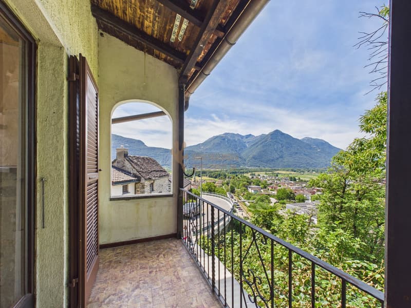 AMPIA CASA BIFAMILIARE CON VISTA APERTA, GIARDINO E BOX AUTO (20)