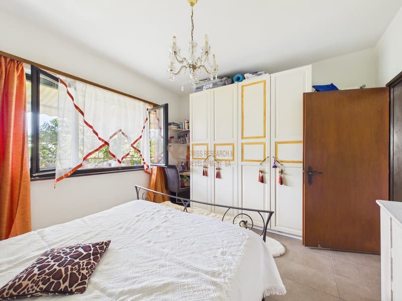 AMPIA CASA BIFAMILIARE CON VISTA APERTA, GIARDINO E BOX AUTO (10)