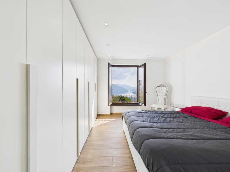 ESCLUSIVO APPARTAMENTO CON VISTA LAGO E PISCINA CONDOMINIALE (12)