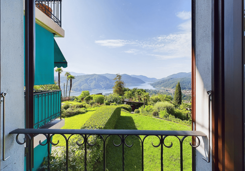 ESCLUSIVO APPARTAMENTO CON VISTA LAGO E PISCINA CONDOMINIALE (4)