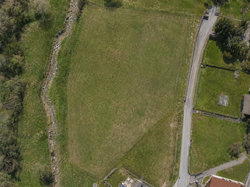 Terreno edificabile con licenza edilizia approvata in posizione strategica tra Lugano e Bellinzona. (1)