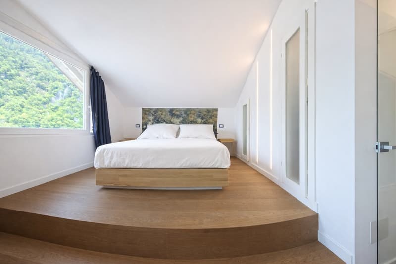 MODERNA MANSARDA DI DESIGN CON VISTA LAGO (8)