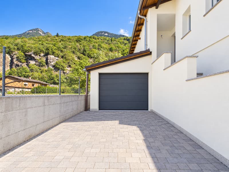 NUOVA CASA BIFAMILIARE CON DUE APPARTAMENTI INDIPENDENTI ,GIARDINO E BOX AUTO (2)