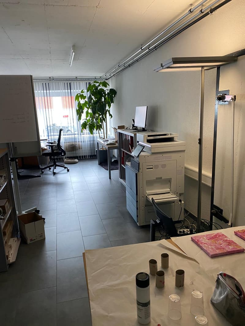 Helles Büro (110m2) mit Lager (45m2) an zentraler Lage in Täuffelen (8)