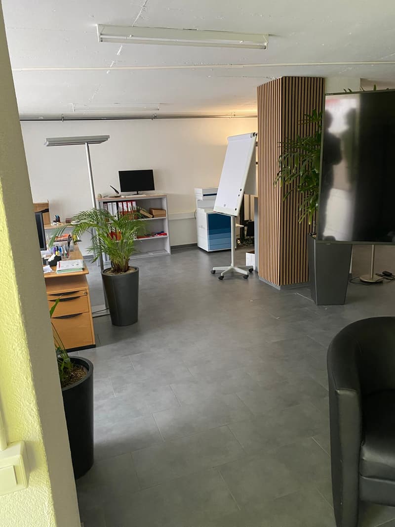 Helles Büro (110m2) mit Lager (45m2) an zentraler Lage in Täuffelen (6)