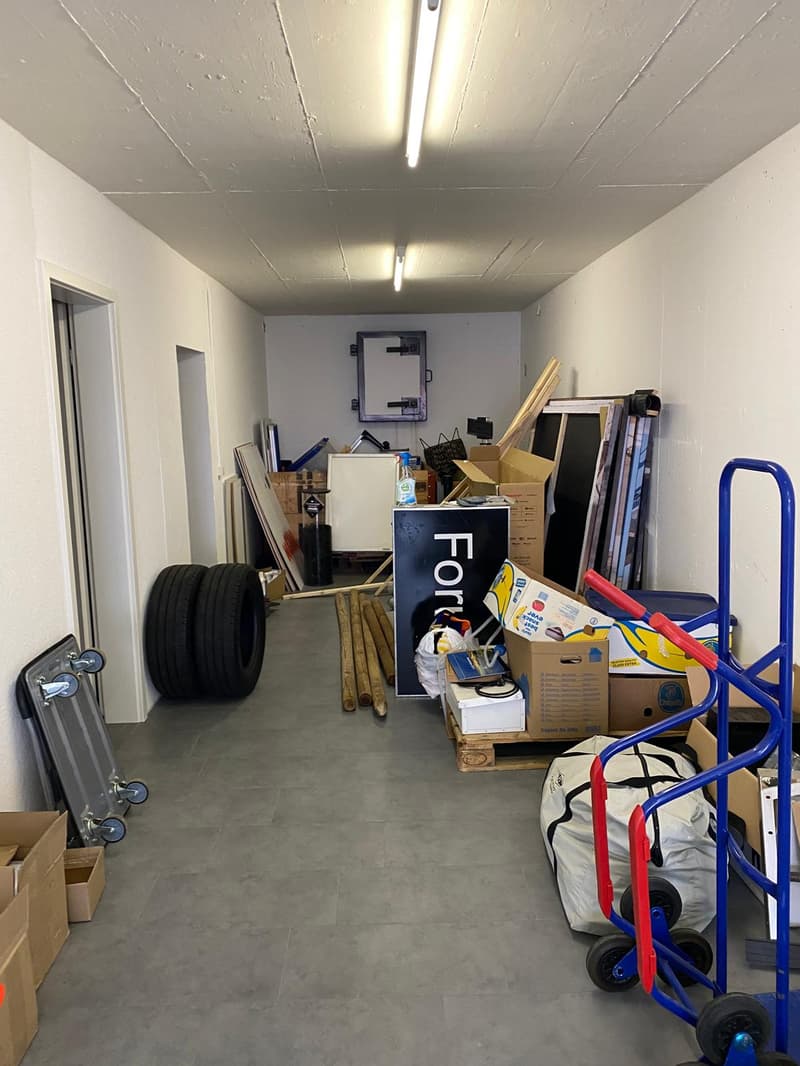 Helles Büro (110m2) mit Lager (45m2) an zentraler Lage in Täuffelen (10)