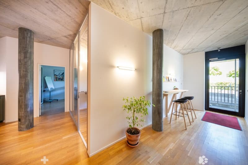 VIELSEITIGE 5-ZIMMER-EINHEIT AN TOPLAGE IN INTERLAKEN – WOHNEN ODER ARBEITEN MIT STIL (5)