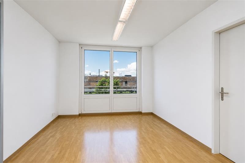 Licht, Raum und Lebensqualität: 6.5 Zimmer Attika-Maisonettewohnung (4)
