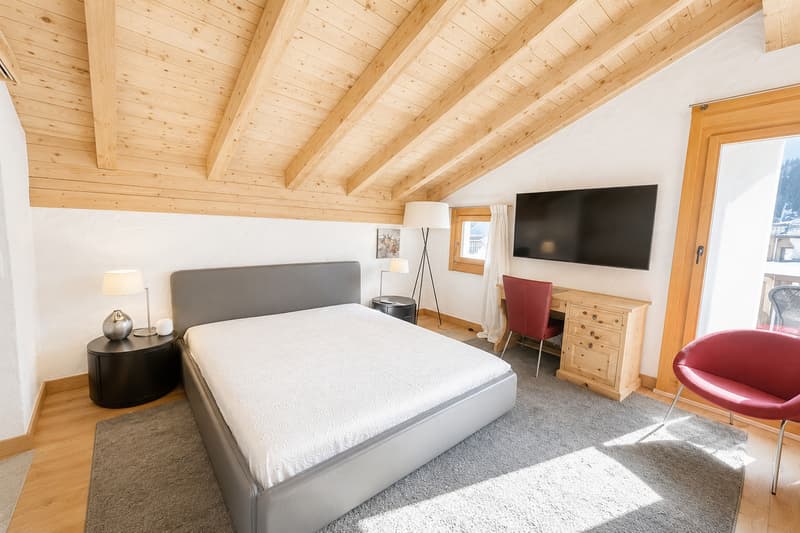 Saisonmiete: 5.5 Zimmer Dachwohnung mit Hotelanbindung (10)