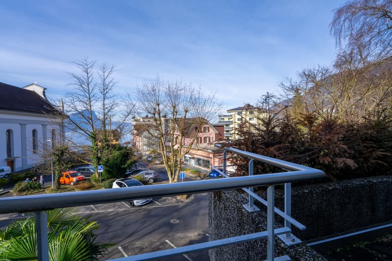 Balkon mit idyllischem Dorfblick
