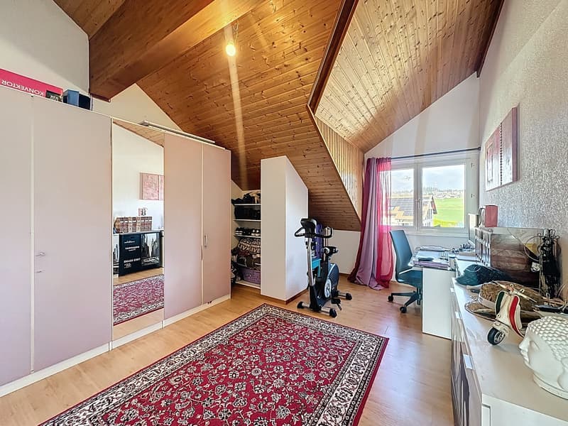 Charmant appartement en attique de 3.5 pièces à Savigny (8)