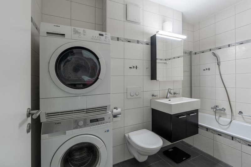 Appartement 5.5 pièces au dernier étage – calme, lumineux et idéalement situé à Givisiez (10)
