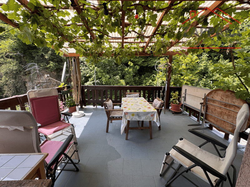 Charming semi-detached house in central location of Hölstein - spacious, well-maintained and with a view of the Vordere Frenke (3)