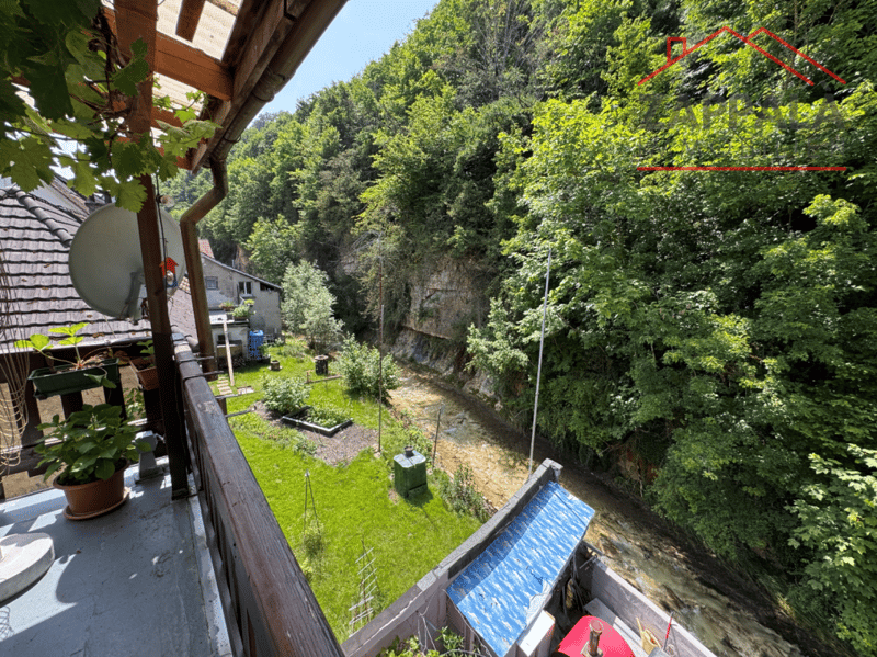 Charming semi-detached house in central location of Hölstein - spacious, well-maintained and with a view of the Vordere Frenke (14)