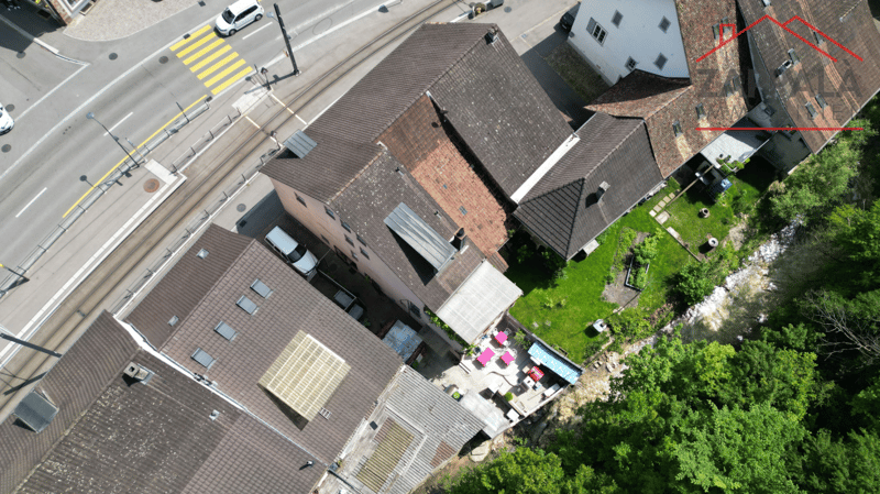 Charming semi-detached house in central location of Hölstein - spacious, well-maintained and with a view of the Vordere Frenke (2)