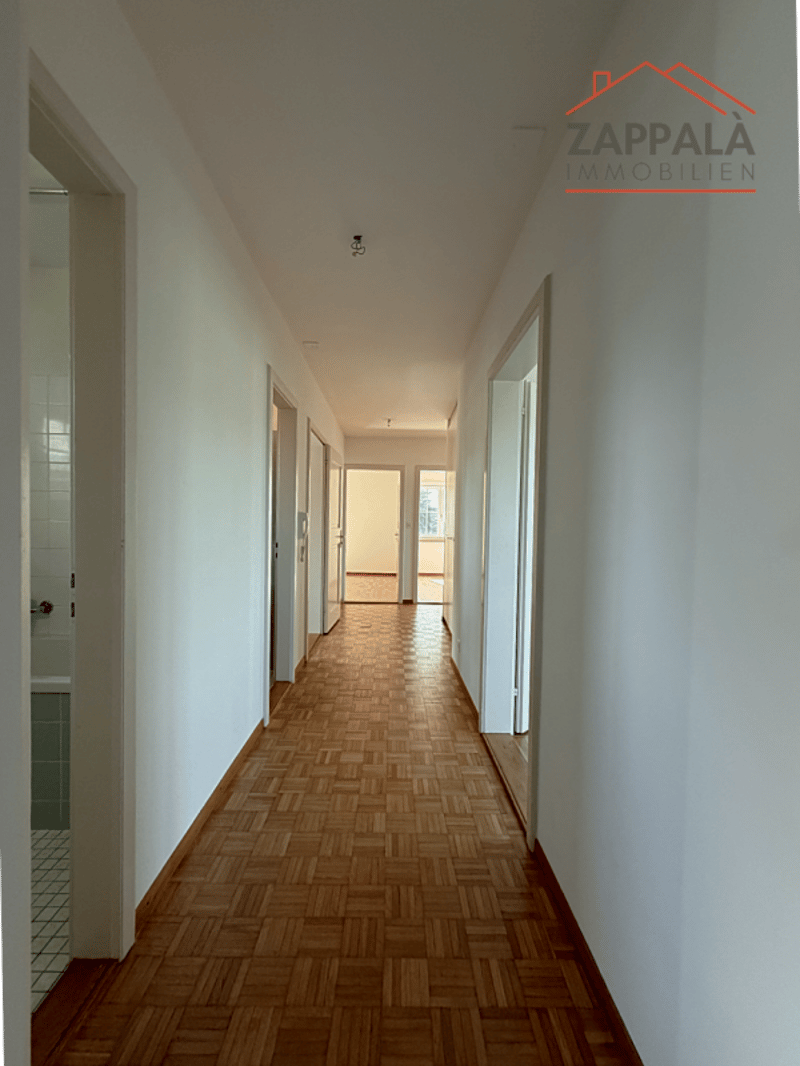 Elegante 4-Zimmer-Wohnung im Erdgeschoss In Schönenbuch (14)