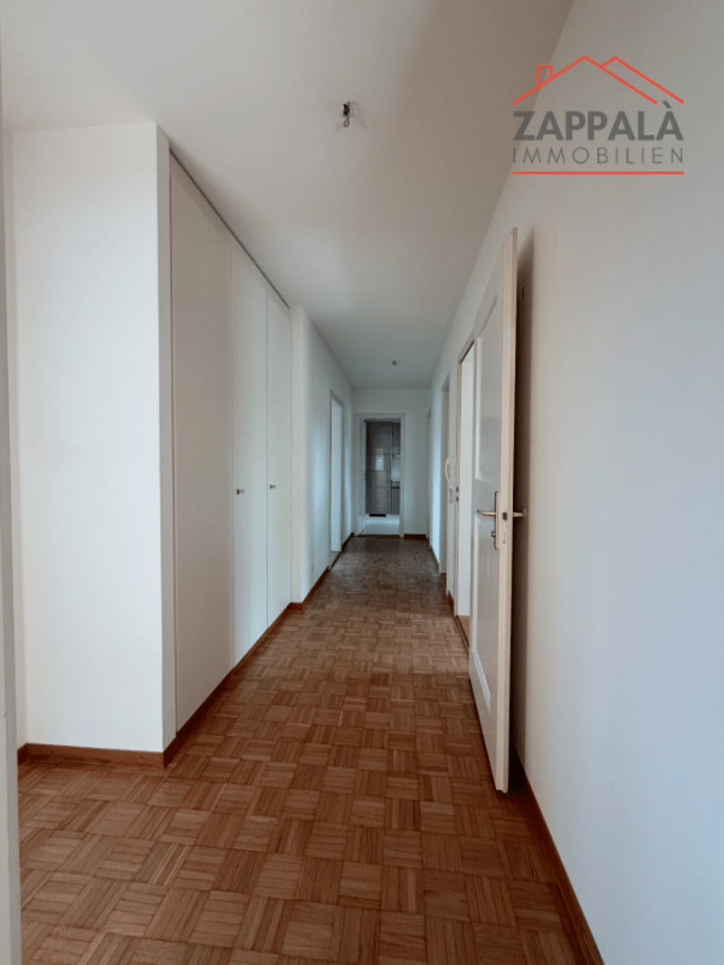 Elegante 4-Zimmer-Wohnung im Erdgeschoss In Schönenbuch (13)