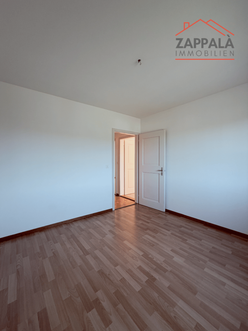 Elegante 4-Zimmer-Wohnung im Erdgeschoss In Schönenbuch (10)