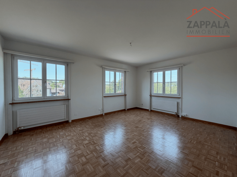 Elegante 4-Zimmer-Wohnung im Erdgeschoss In Schönenbuch (1)