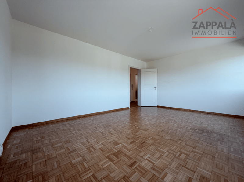 Elegante 4-Zimmer-Wohnung im Erdgeschoss In Schönenbuch (8)