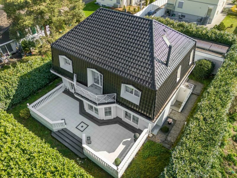 Elegantes Landhaus mit grosszügigen Nebenflächen (1)