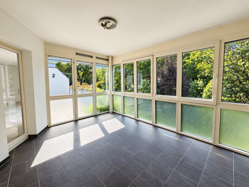 Gepflegte 4.5 Zi.-Wohnung mit Wintergarten und Balkon (4)