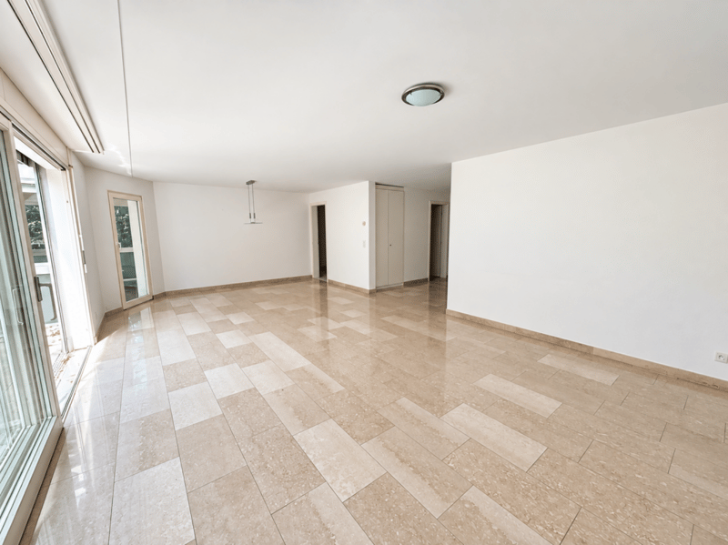 Gepflegte 4.5 Zi.-Wohnung mit Wintergarten und Balkon (3)