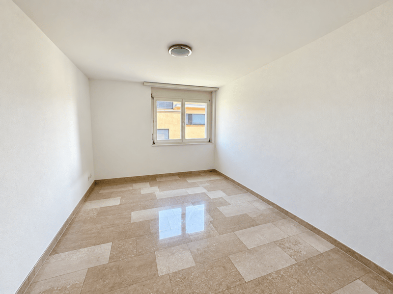 Gepflegte 4.5 Zi.-Wohnung mit Wintergarten und Balkon (11)