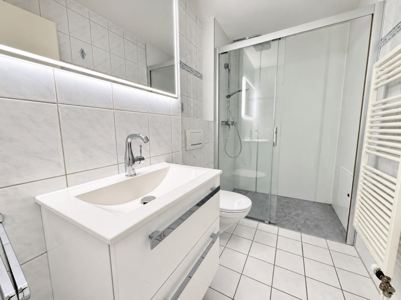 Gepflegte 4.5 Zi.-Wohnung mit Wintergarten und Balkon (6)
