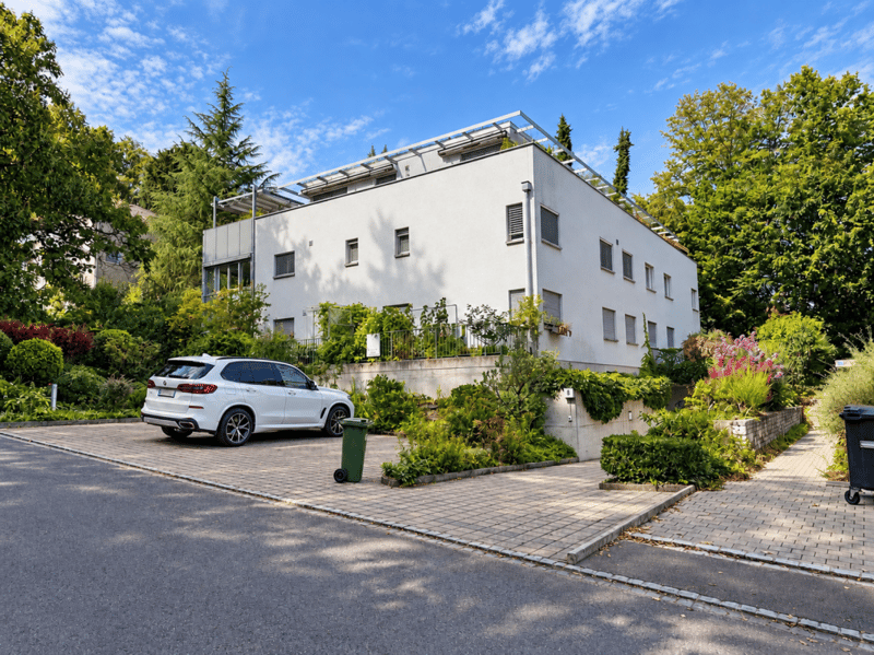 Gepflegte 4.5 Zi.-Wohnung mit Wintergarten und Balkon (1)