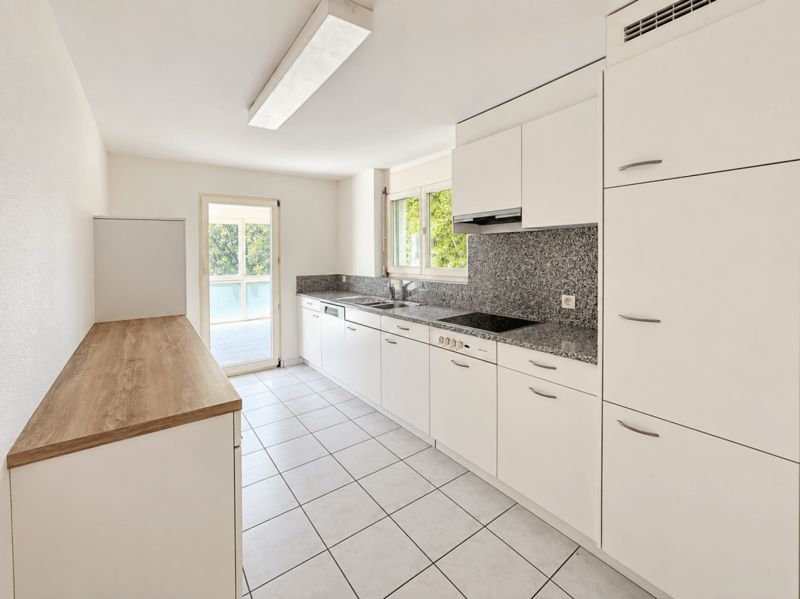 Gepflegte 4.5 Zi.-Wohnung mit Wintergarten und Balkon (5)