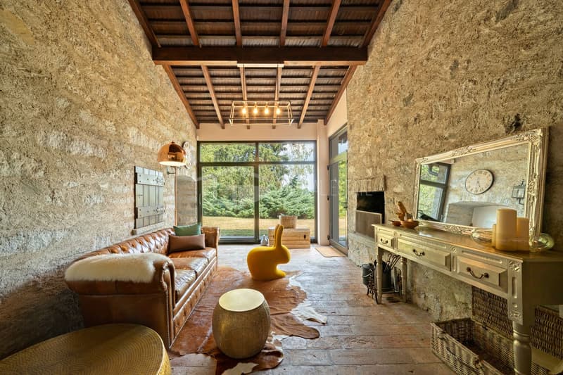 FULLY RENOVATED VILLA WITH GARDENS, PANORAMIC SWIMMING POOL AND LAKE VIEWS (4)