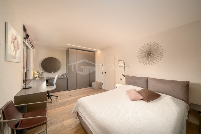 FULLY RENOVATED VILLA WITH GARDENS, PANORAMIC SWIMMING POOL AND LAKE VIEWS (13)