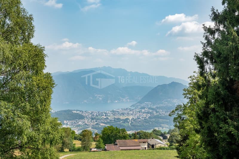 FULLY RENOVATED VILLA WITH GARDENS, PANORAMIC SWIMMING POOL AND LAKE VIEWS (20)