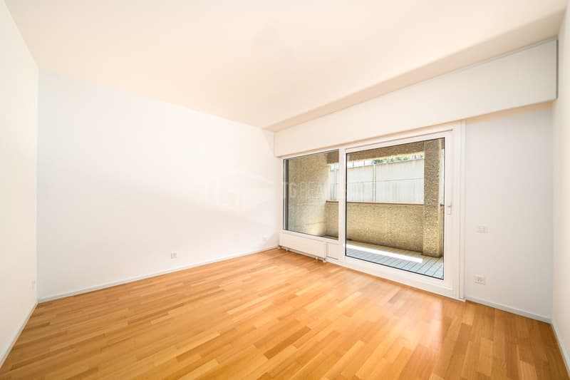 4.5-ROOM DUPLEX WITH LAKE VIEWS IN PARADISO (8)