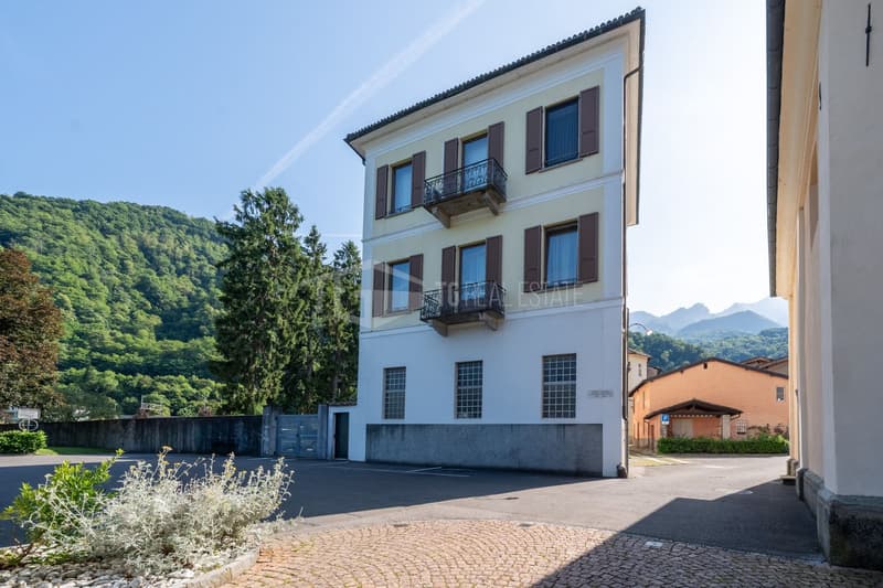 PENTHOUSE WITH LAKE VIEW IN ELEGANT HISTORIC COMPLEX (3)