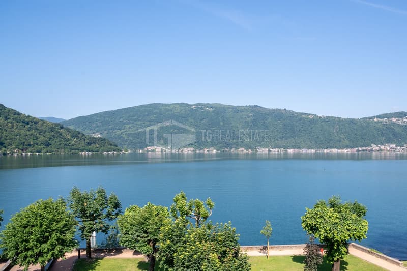 PENTHOUSE WITH LAKE VIEW IN ELEGANT HISTORIC COMPLEX (13)