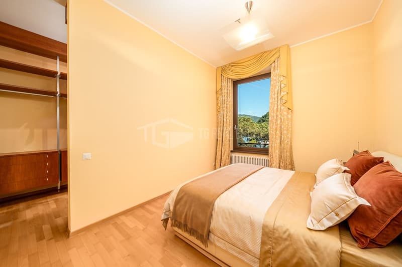 PENTHOUSE WITH LAKE VIEW IN ELEGANT HISTORIC COMPLEX (7)