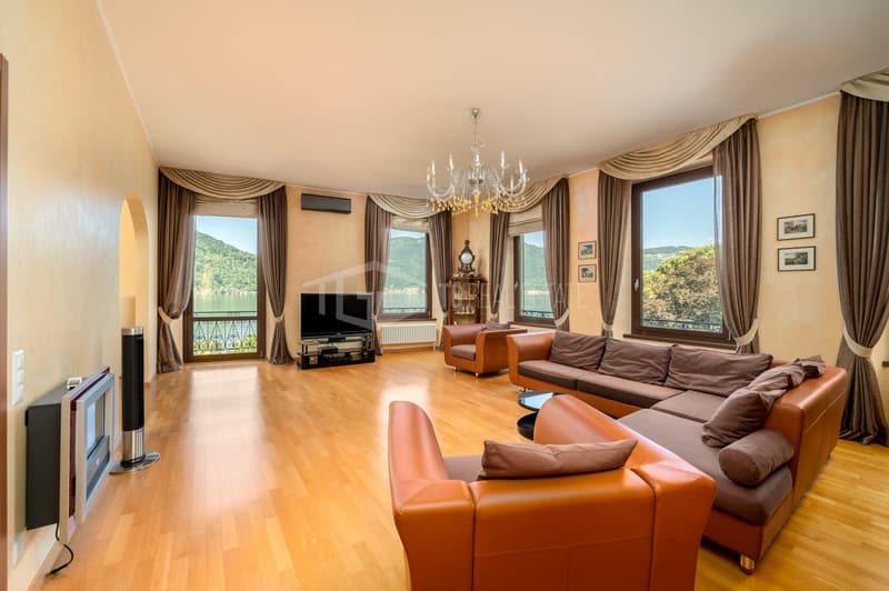 PENTHOUSE WITH LAKE VIEW IN ELEGANT HISTORIC COMPLEX (4)