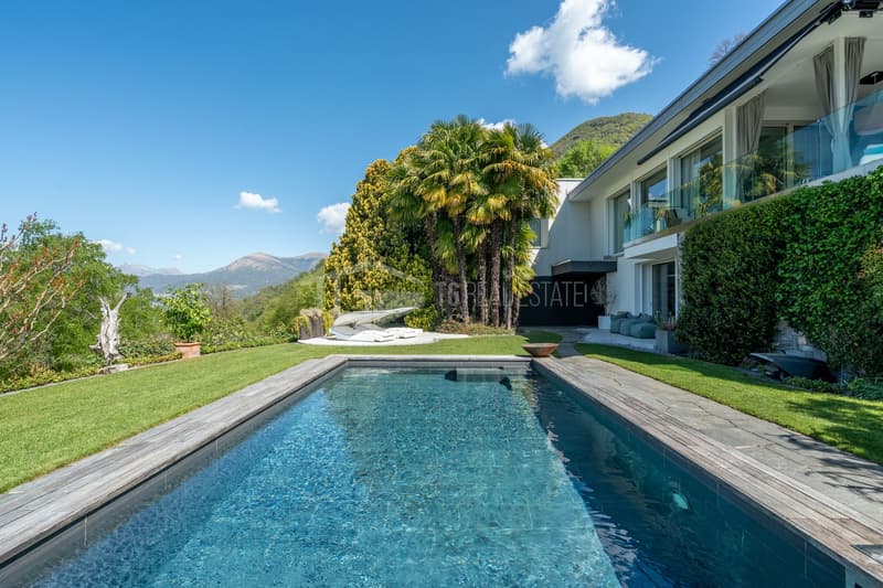 ELEGANT CONTEMPORARY VILLA WITH POOL AND LAKE VIEWS (2)