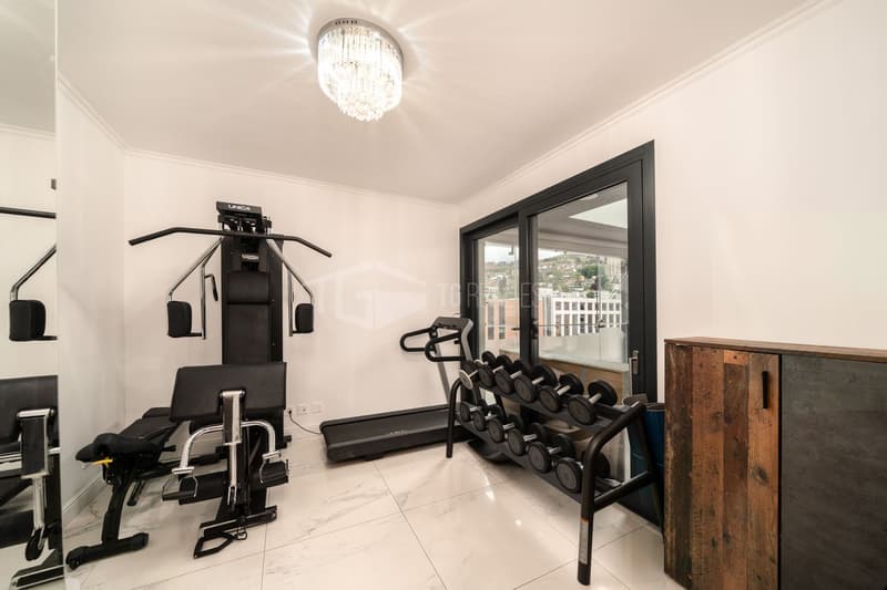 STYLISH PENTHOUSE JUST A SHORT WALK FROM THE CENTRE OF LUGANO (12)