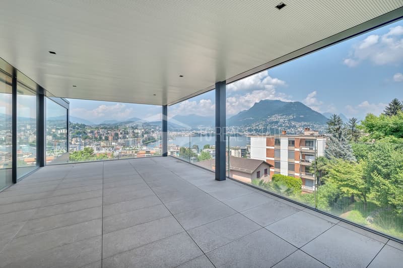 Penthouse with stunning panoramic and lake views (4)