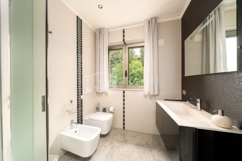 5.5-ROOM PENTHOUSE WITH WONDERFUL LAKE VIEW (16)