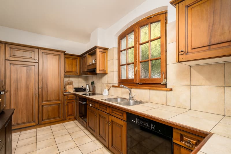 A corner of paradise - Mediterranean elegance with a lake view (5)