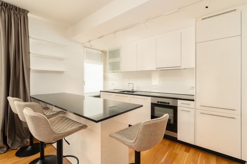 ELEGANT 3.5-ROOM FURNISHED ROOM IN THE CENTRE OF LUGANO (4)
