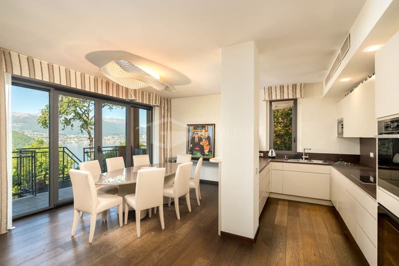 Elegant 190 m² flat with lake view and private garden (2)